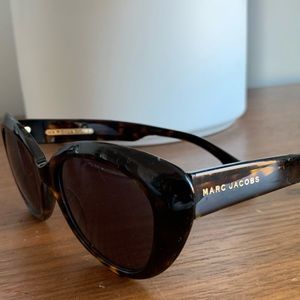 Marc Jacobs Cat Eye sunglasses in tortoiseshell